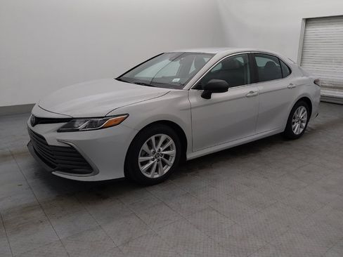 Used 2023 Toyota Camry LE image 2