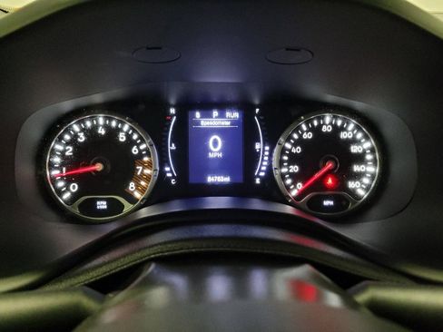 Used 2020 Jeep Renegade Altitude FWD image 23