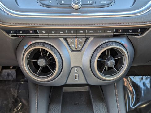 Used 2025 Chevrolet Blazer Premier w/ Enhanced Convenience Package image 27