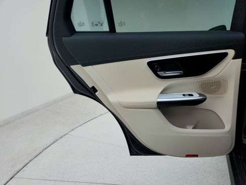 Certified 2025 Mercedes-Benz GLC 300 image 19