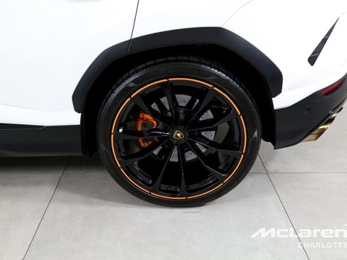 Used 2022 Lamborghini Urus AWD/4WD image 37