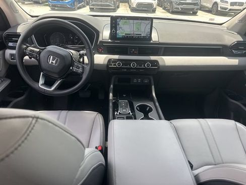 Used 2024 Honda Pilot Touring image 15