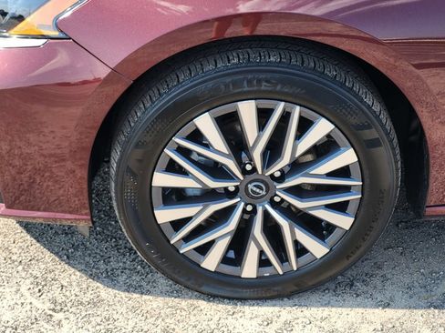 Used 2025 Nissan Altima 2.5 SV AWD/4WD image 8