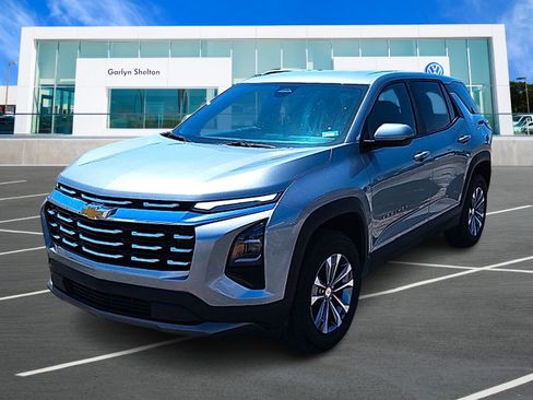 Used 2026 Chevrolet Equinox LT w/ Convenience Package II FWD image 1