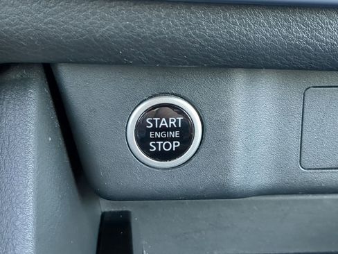 Used 2023 Nissan Rogue S image 21