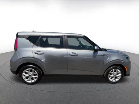 Used 2025 Kia Soul LX w/ LX Technology Package FWD image 16