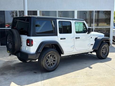 Used 2025 Jeep Wrangler Unlimited Sport AWD/4WD image 3