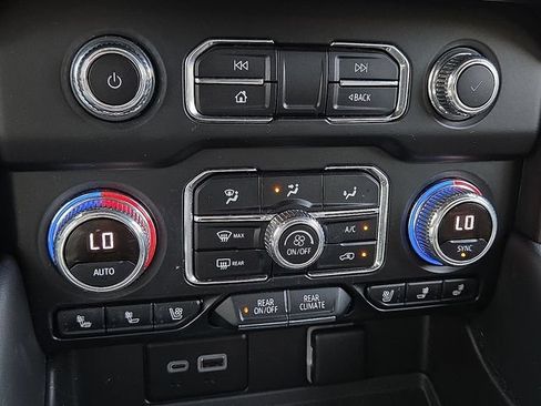 Used 2023 GMC Yukon AT4 AWD/4WD image 25