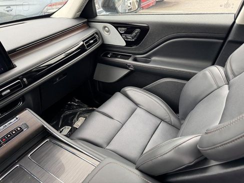 New 2025 Lincoln Aviator Reserve w/ Equipment Group 201A AWD/4WD image 11