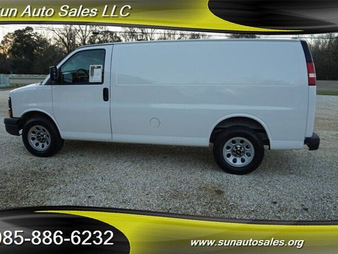 Used 2010 Chevrolet Express 1500 image 10