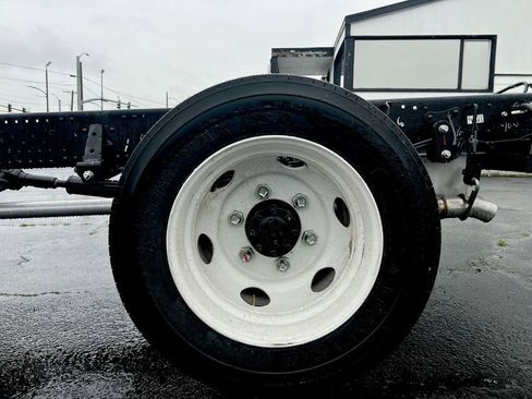 New 2025 Chevrolet Low Cab Forward image 17