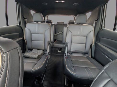 Used 2026 Chevrolet Traverse High Country w/ LPO, Floor Liner Package FWD image 13