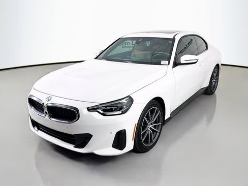 Used 2023 BMW 230i xDrive Coupe w/ Convenience Package image 3