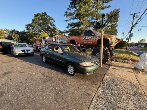 Used 2000 Nissan Sentra XE image 2