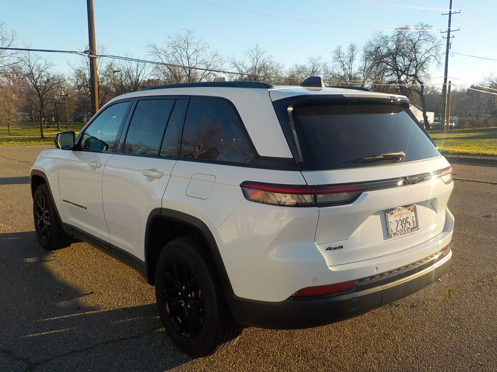 Used 2024 Jeep Grand Cherokee Altitude AWD/4WD image 7