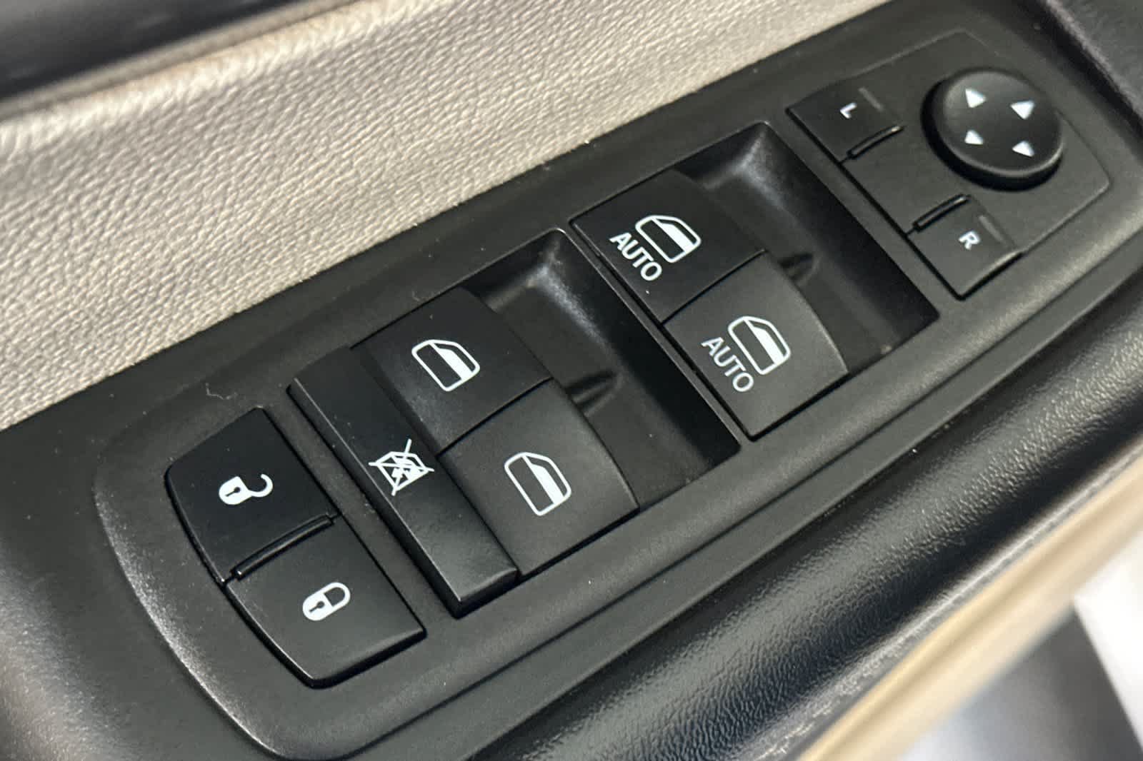 Used 2023 Chrysler Pacifica Touring-L FWD image 20