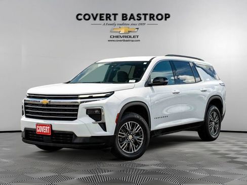 Certified 2024 Chevrolet Traverse LT w/ LPO, Floor Liner Package FWD image 1