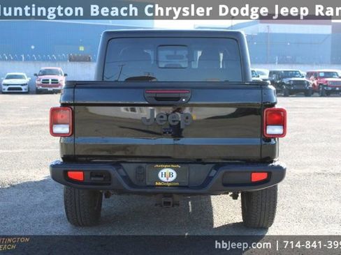 Used 2022 Jeep Gladiator Sport image 4