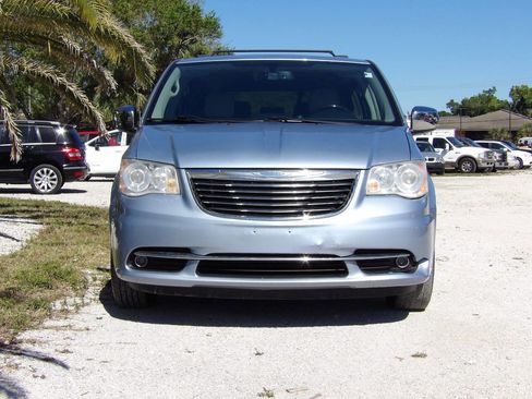 Used 2012 Chrysler Town & Country Limited w/ Luxury Group image 3