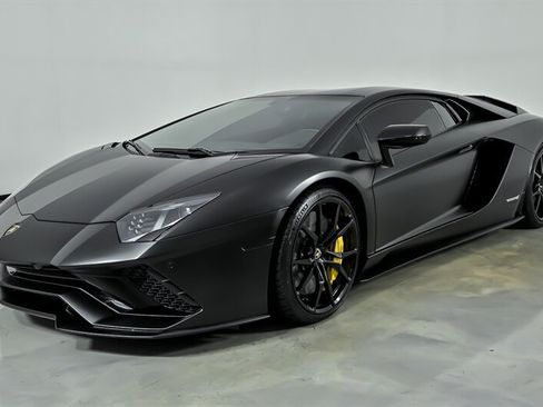 Used 2018 Lamborghini Aventador S AWD/4WD image 6