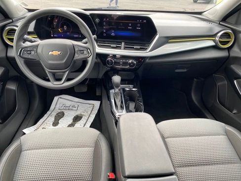 Certified 2025 Chevrolet Trax LT image 5