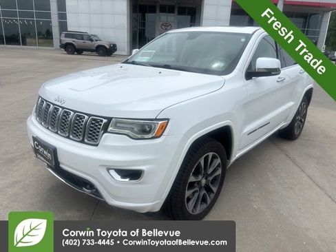 Used 2017 Jeep Grand Cherokee Overland AWD/4WD image 8