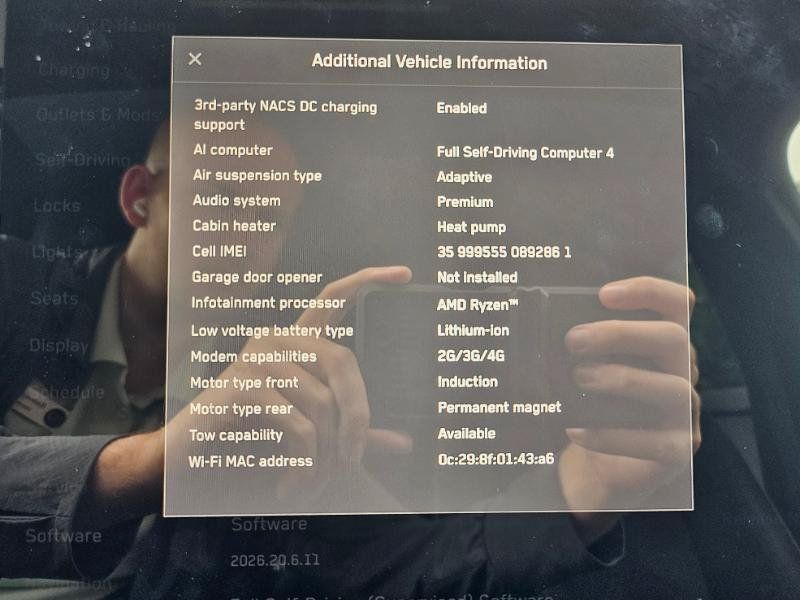 Used 2024 Tesla Cybertruck AWD Crew Cab image 3
