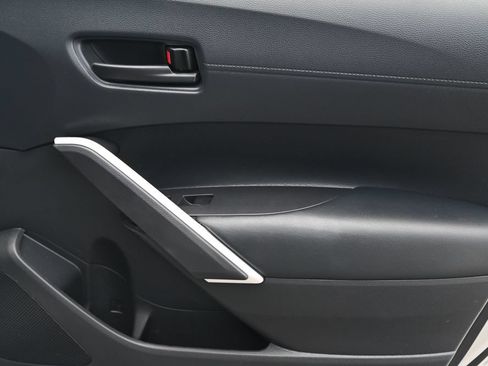 Used 2024 Toyota Corolla Cross AWD Hybrid w/ Moonroof Package image 18