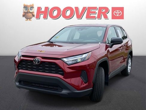Used 2025 Toyota RAV4 LE FWD image 6