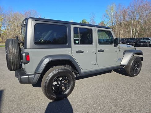 Used 2023 Jeep Wrangler Unlimited w/ Cold Weather Group AWD/4WD image 4