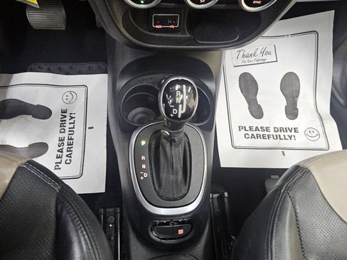 Used 2017 FIAT 500L Lounge w/ Premium Package image 32