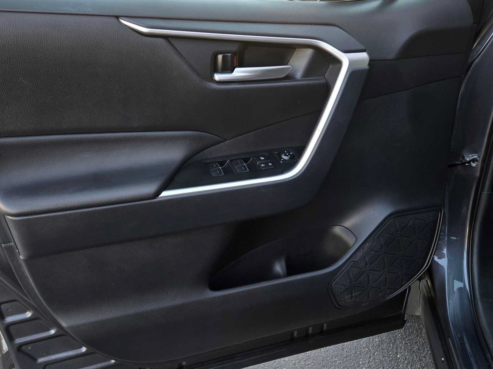 Certified 2025 Toyota RAV4 XLE AWD/4WD image 9