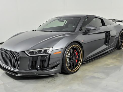 Used 2017 Audi R8 V10 w/ Carbon Exterior Package AWD/4WD image 5