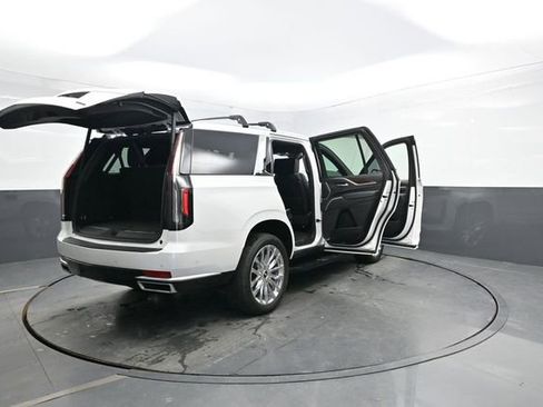 Used 2021 Cadillac Escalade Premium Luxury image 46