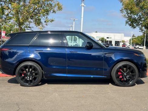 Used 2023 Land Rover Range Rover Sport SE Dynamic image 3