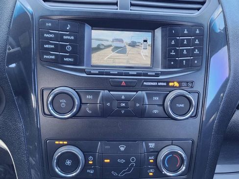 Used 2019 Ford Explorer XLT FWD image 15