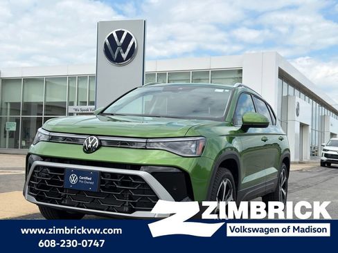 Used 2025 Volkswagen Taos SEL AWD/4WD image 1