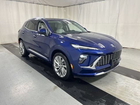 Used 2025 Buick Envision Avenir AWD/4WD image 2