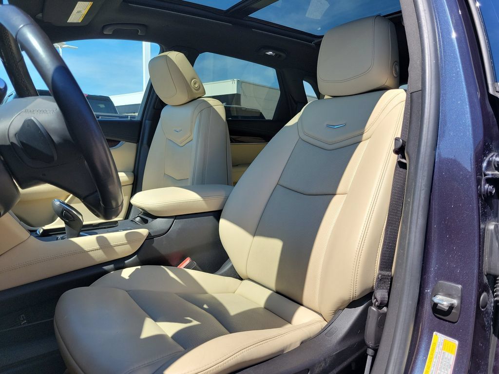 Used 2018 Cadillac XT5 Luxury w/ Driver Awareness Package FWD image 16