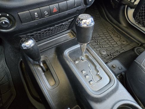 Used 2017 Jeep Wrangler Unlimited Sport w/ Quick Order Package 24S image 17