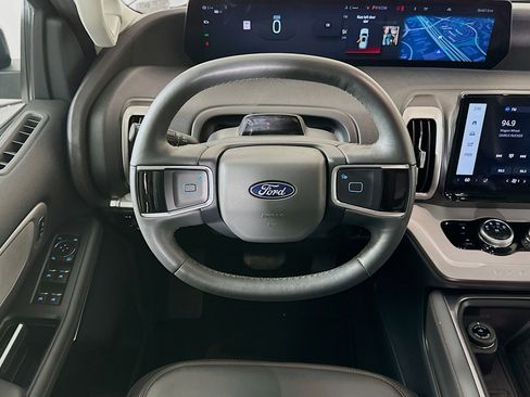 Used 2025 Ford Expedition Active AWD/4WD image 18
