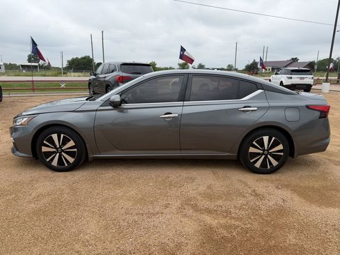 Used 2021 Nissan Altima 2.5 SV w/ SV Premium Package FWD image 10
