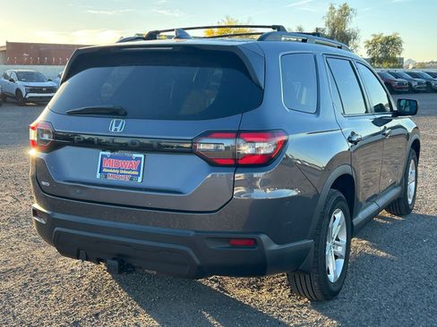 Used 2023 Honda Pilot LX image 5