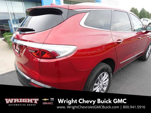 Used 2023 Buick Enclave Essence image 3