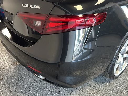 Used 2018 Alfa Romeo Giulia Ti Sport w/ Quick Order Package 22S Sport AWD/4WD image 34