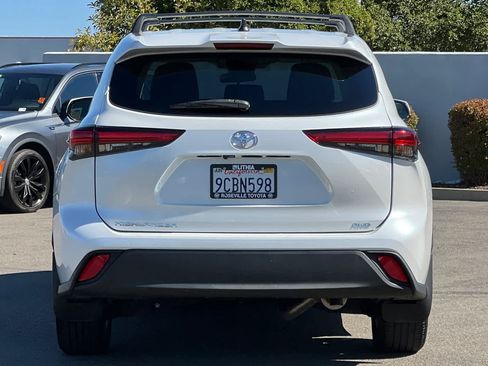 Used 2022 Toyota Highlander L AWD/4WD image 8