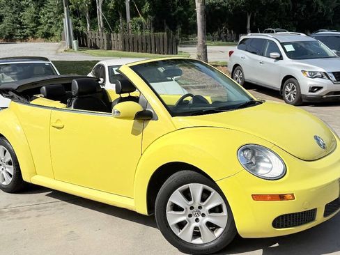 Used 2007 Volkswagen Beetle Convertible w/ Package 1 FWD image 2