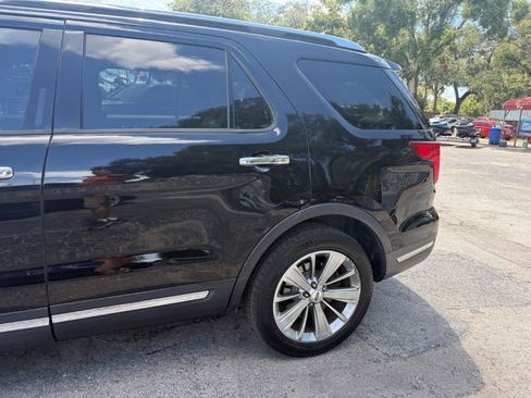 Used 2018 Ford Explorer Limited FWD image 10
