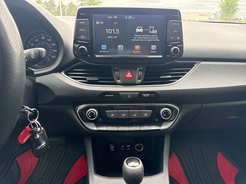 Used 2019 Hyundai Elantra GT FWD image 18