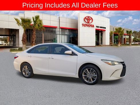 Used 2017 Toyota Camry SE FWD image 2